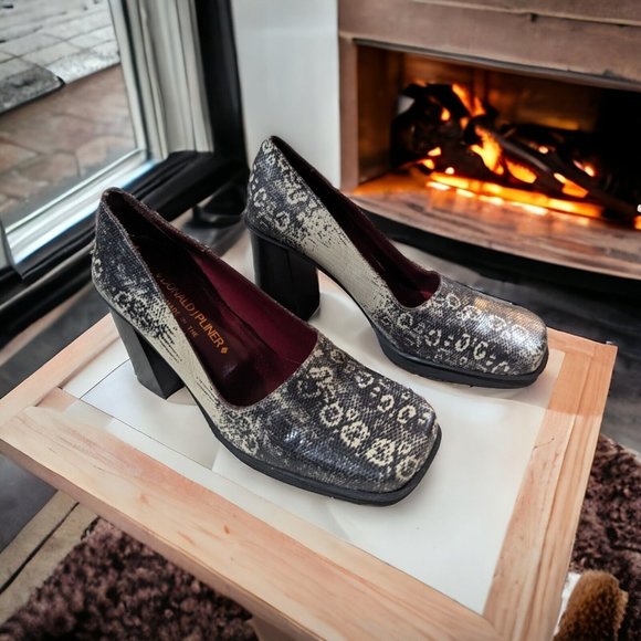NEW‎ DONALD J PLINER SNAKESKIN-BLOCKED HEEL PUMPS- 7.5 N - Picture 1 of 7